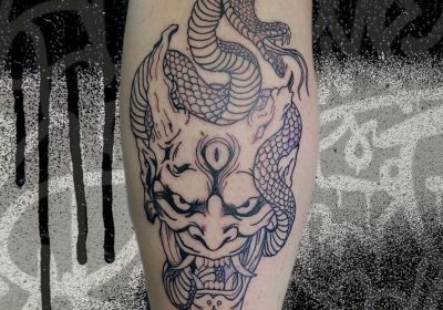 Голова демона зі змією