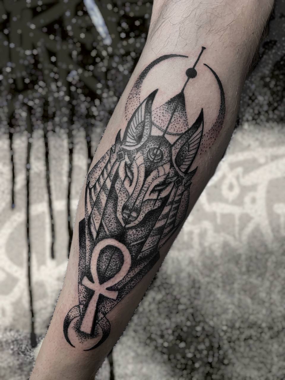 татуювання анубіс та анкх