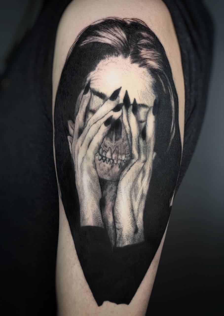 Татуювання череп під маскою краси